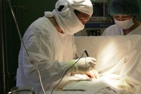 chirurgische Behandlung von Arthrose des Kniegelenks