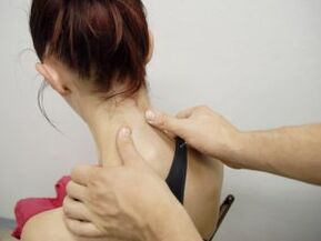 Massage zur Behandlung und Vorbeugung von zervikaler Osteochondrose.